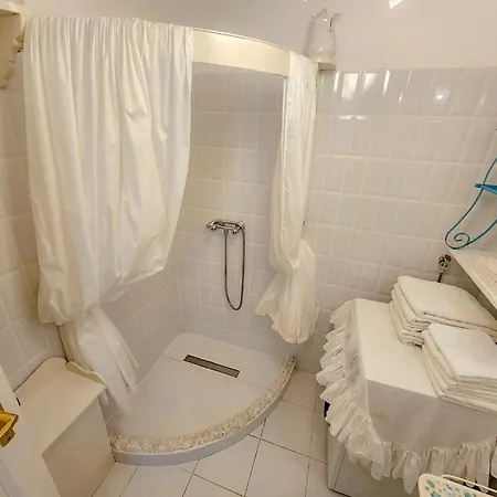 Guest house Feher Tulipan Apartman *