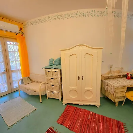 Feher Tulipan Apartman *
